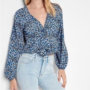 NWT Express Peplum Vneck blouse puffed sleeves size large